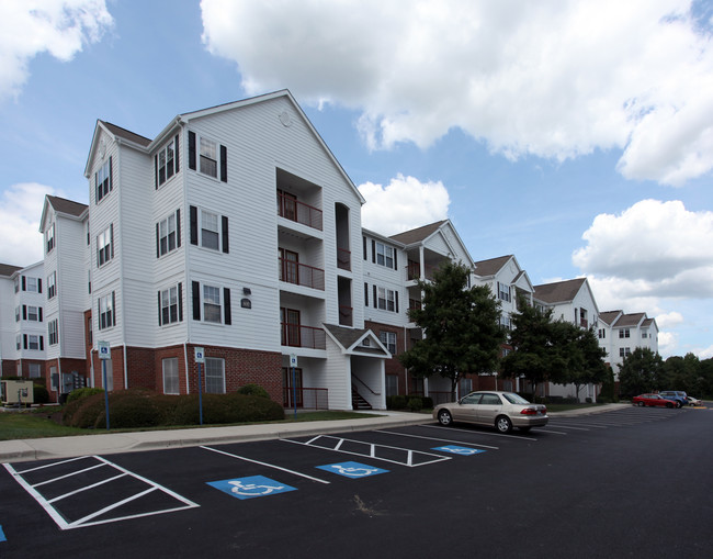 The Courtyards at University of Maryland in College Park, MD - Foto de edificio - Building Photo