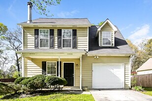 2725 Woodward Rd in Atlanta, GA - Building Photo