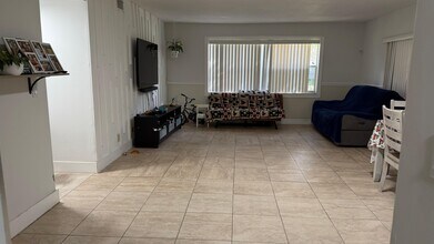 12055 Royal Palm Blvd, Unit 12055 #4J in Coral Springs, FL - Foto de edificio - Building Photo