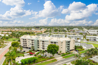 Spencer Place Condominium in West Palm Beach, FL - Building Photo - Building Photo