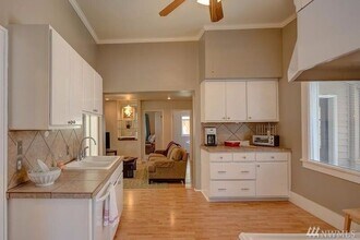 7019 Jones Ave NW in Seattle, WA - Building Photo - Building Photo