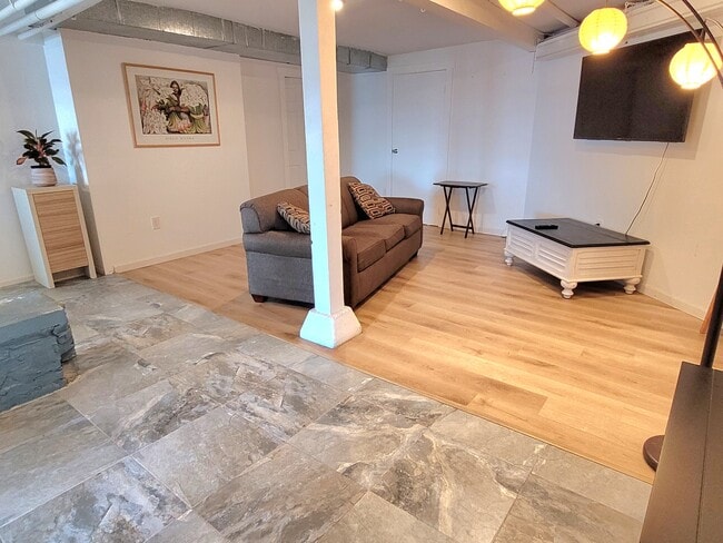 2216 Grand Ave, Unit Daylight basement apt., Unit Daylight basement apt.