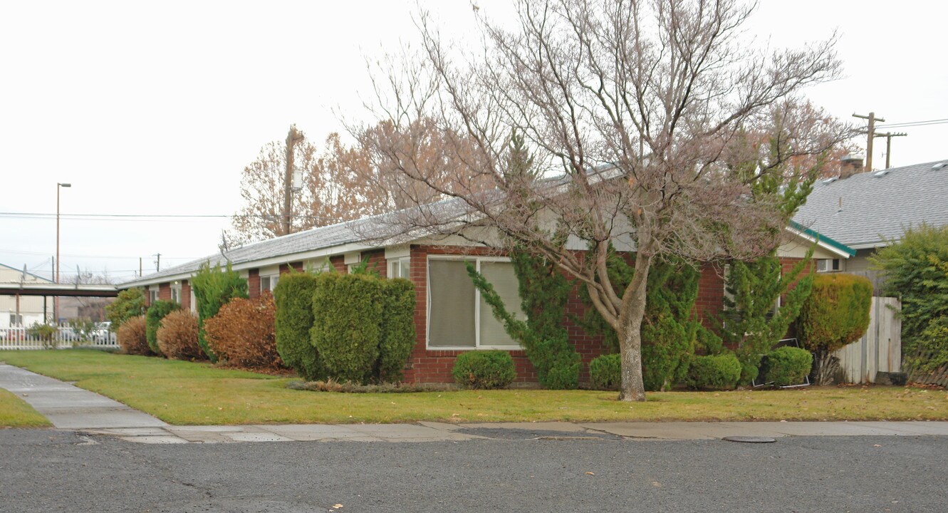 311-313 S 8th Ave in Yakima, WA - Building Photo