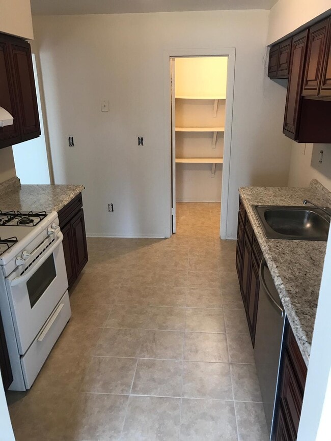 9 Coriander Dr in Lumberton, NJ - Building Photo - Building Photo