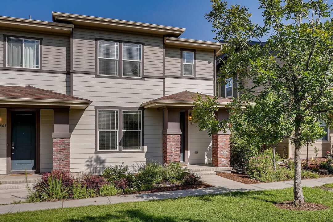 10811 E 28th Pl in Denver, CO - Building Photo