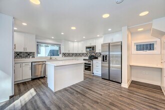 11331 Sand Point Way NE in Seattle, WA - Building Photo - Building Photo