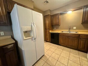 1403 W Madison St in Broken Arrow, OK - Foto de edificio - Building Photo