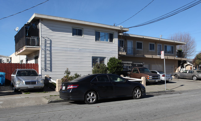 298 Walnut St in San Bruno, CA - Building Photo - Building Photo