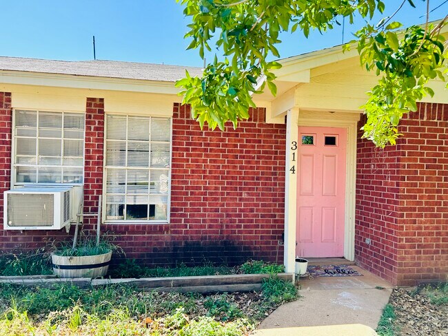 314 SE Railroad St in Bronte, TX - Building Photo - Building Photo