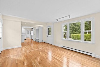 231 Lincoln St in Hingham, MA - Building Photo - Building Photo