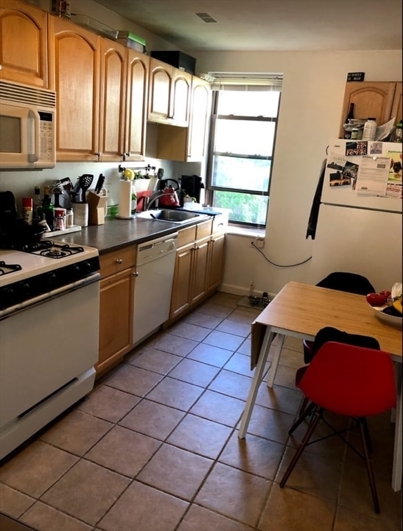 283 W 3rd St, Unit 2 in Boston, MA - Foto de edificio - Building Photo