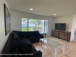 12 Greenbrier Rd in Ocean Township, NJ - Building Photo - Building Photo