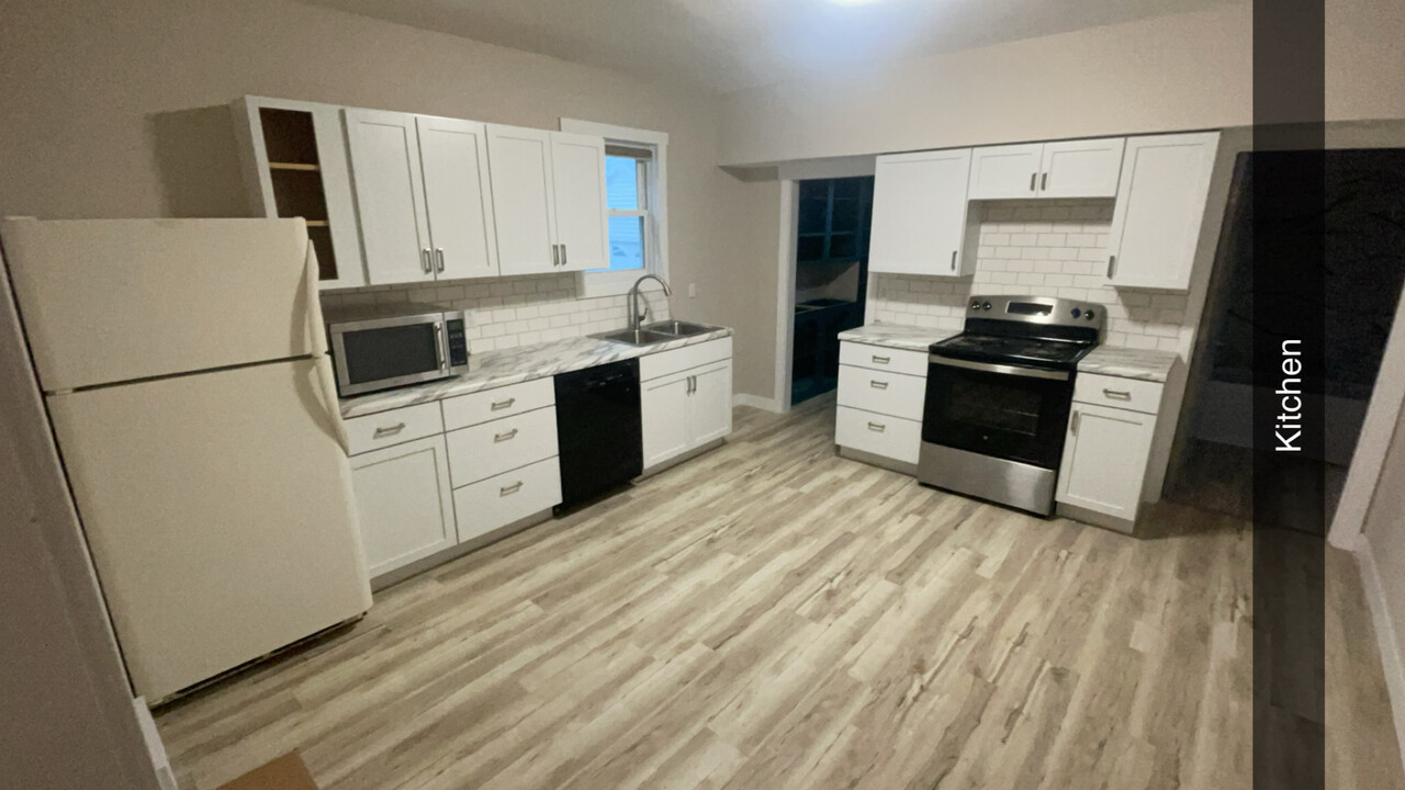 702 S 9th Ave in Wausau, WI - Building Photo