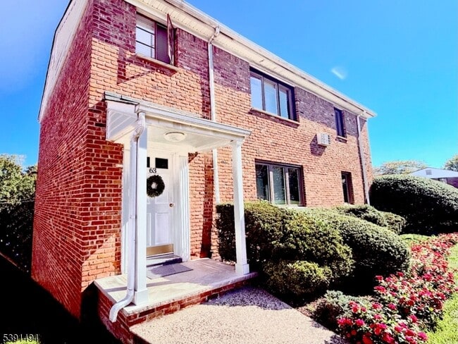 63B Troy Dr in Springfield, NJ - Building Photo - Building Photo