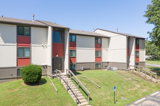 Applewood At The Cove Apartments in Kansas City, MO - Building Photo - Building Photo