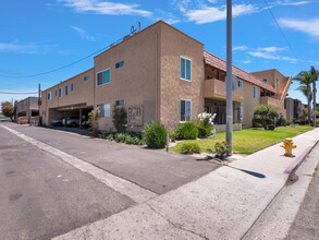 1200 N H St in Oxnard, CA - Foto de edificio - Building Photo