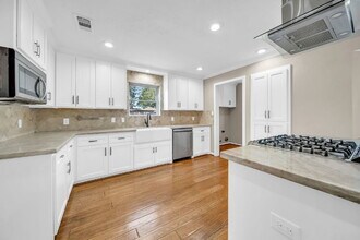 115 Heather Ln in Conroe, TX - Foto de edificio - Building Photo