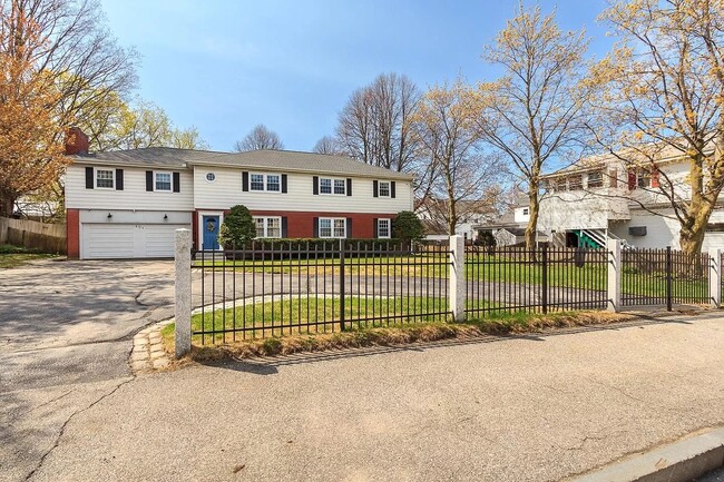 401 Bridge St, Unit 2