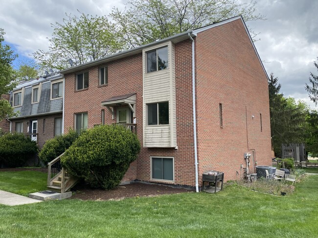 500 Nellies Cave Rd in Blacksburg, VA - Foto de edificio - Building Photo