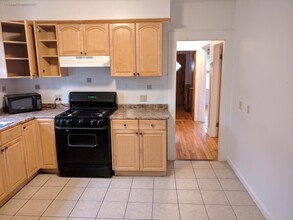 35 Rose St, Unit 2T in Somerville, MA - Building Photo - Building Photo