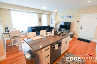 17 Glencoe St, Unit 3 in Boston, MA - Building Photo - Building Photo