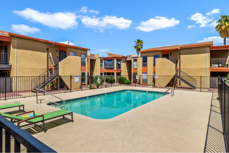 1620 N Wilmot Rd in Tucson, AZ - Building Photo