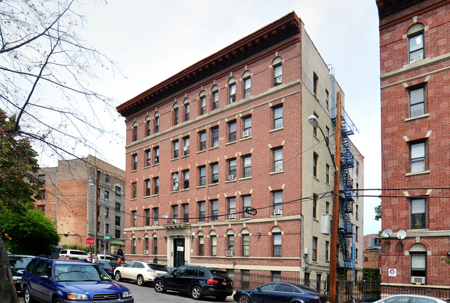 301 E 193rd St in Bronx, NY - Building Photo - Building Photo