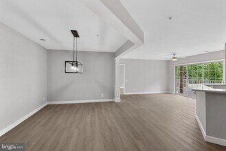 21850 Locomotive Terrace in Sterling, VA - Building Photo - Building Photo