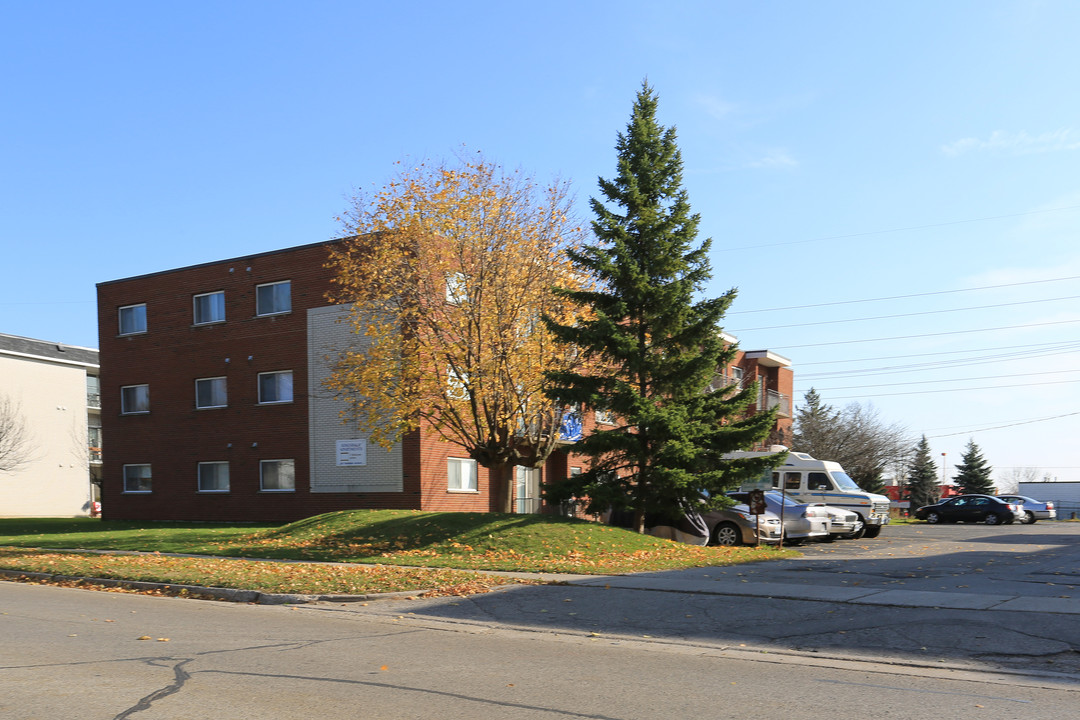 267 Traynor Ave in Kitchener, ON - Building Photo