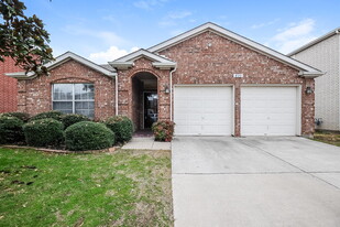 833 Lariat Dr in Saginaw, TX - Building Photo
