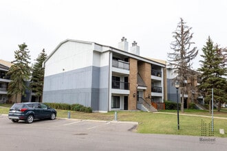 Hermitage Village Apartments in Edmonton, AB - Building Photo - Building Photo