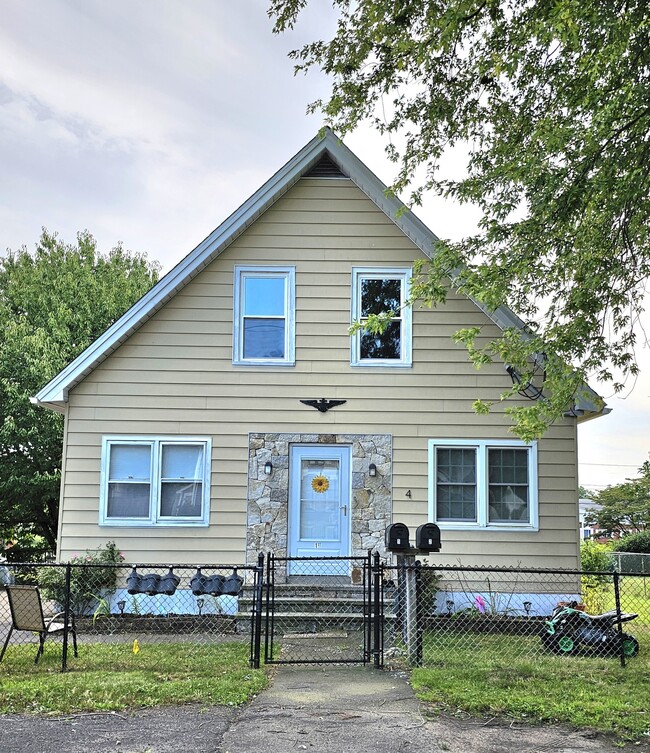 property at 4 Knoll Ave