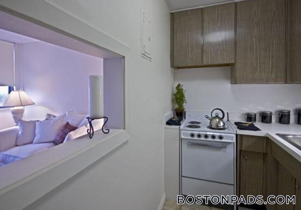 1455 Commonwealth Ave in Boston, MA - Building Photo
