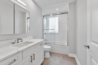 935 W Winona St in Chicago, IL - Building Photo - Building Photo