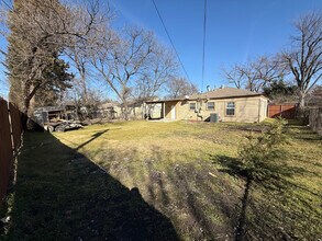 1209 Shady Ln in Garland, TX - Foto de edificio - Building Photo