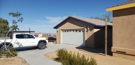 7133 Sunnyhill Rd in Joshua Tree, CA - Building Photo - Building Photo