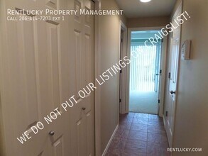 8533 Stone Ave N in Seattle, WA - Foto de edificio - Building Photo