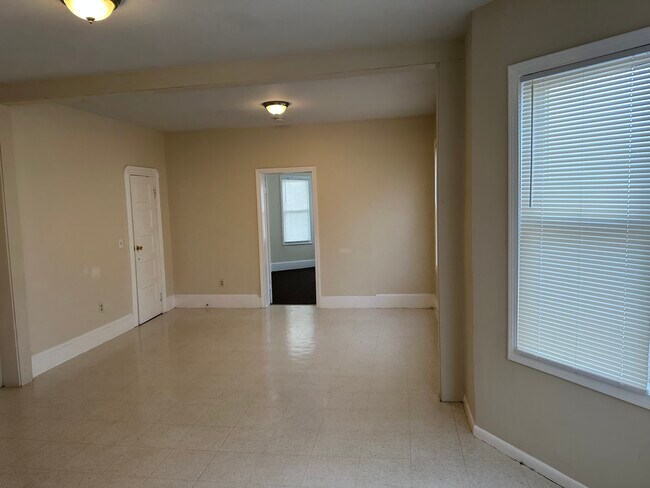 810 Brock Ave, Unit 3N in New Bedford, MA - Foto de edificio - Building Photo