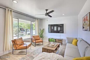 310 E Papago Dr in Tempe, AZ - Building Photo