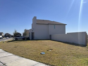 711 Solaz Dr in Laredo, TX - Building Photo - Building Photo