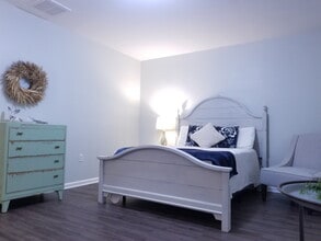 1607 Waco St in Dayton, TX - Foto de edificio - Building Photo