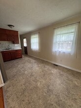 615 N Jackson St in Raeford, NC - Foto de edificio - Building Photo