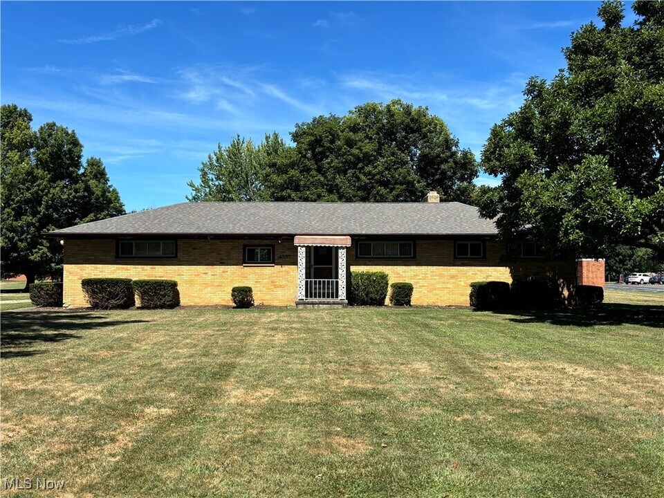4307 Manchester Rd in Perry, OH - Building Photo