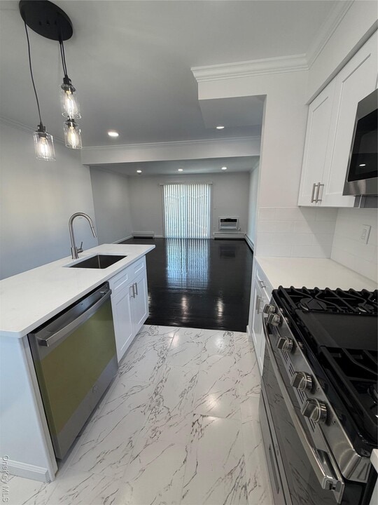 8 Central Dr in Nanuet, NY - Building Photo