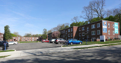 Wyndmoor Gardens in Philadelphia, PA - Foto de edificio - Building Photo