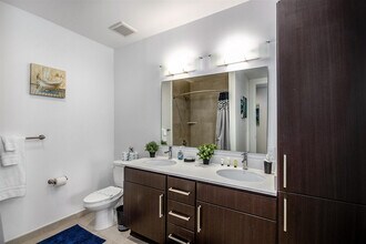 2002 Holcombe Blvd, Unit SI ID1359170P in Houston, TX - Foto de edificio - Building Photo