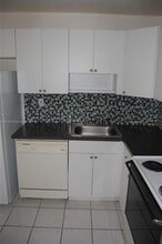 1334 Collins Ave in Miami Beach, FL - Building Photo - Building Photo