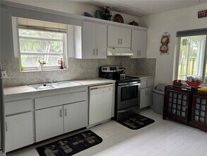 4609 Bayberry Ln in Tamarac, FL - Building Photo - Building Photo