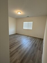 2325 Wagonwheel Ave in Tulare, CA - Building Photo - Building Photo