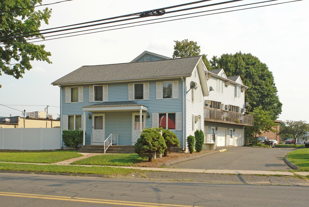 maple grove in Plainville, CT - Building Photo
